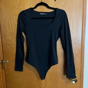 Abercrombie & Fitch long sleeve scoop neck bodysuit